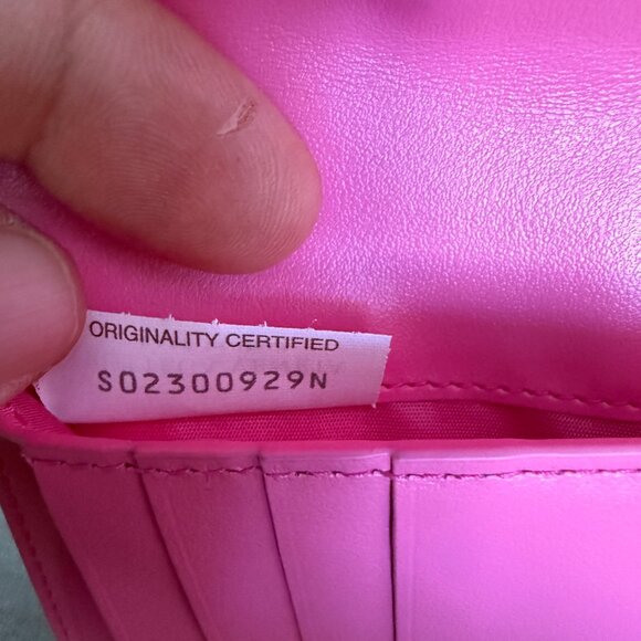 Bottega Veneta BV Pink Large Weave Intrecciato Leather Passport Holder - Picture 8 of 10